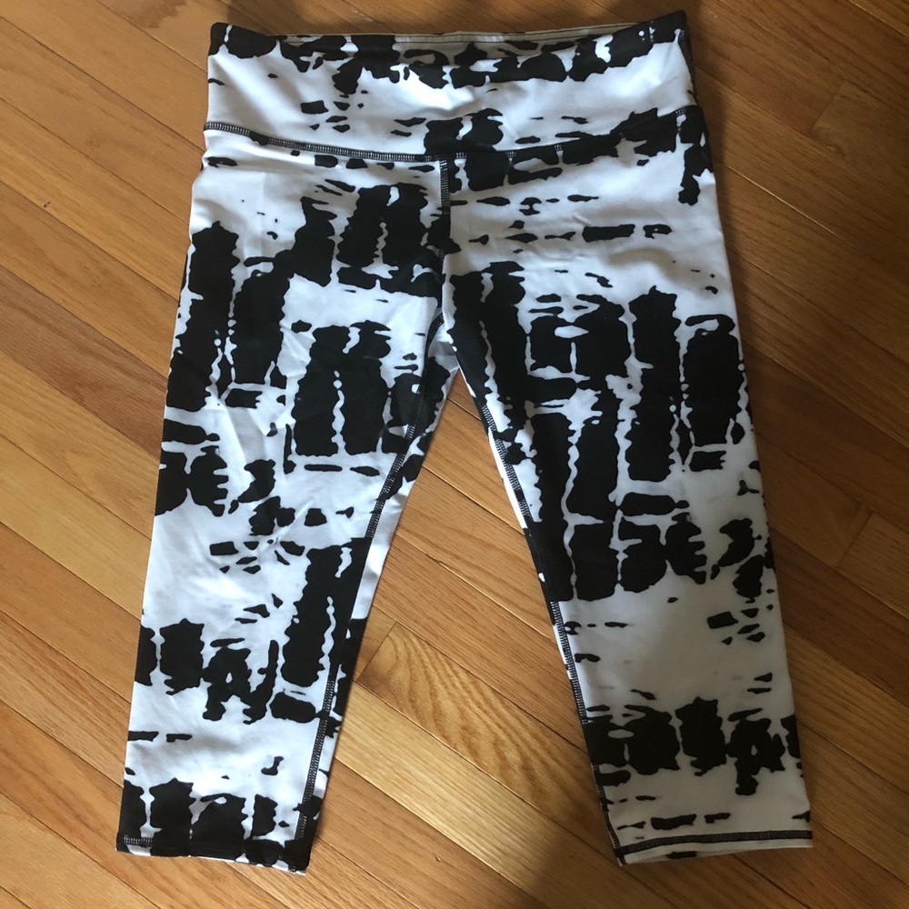 NWOT alo yoga airbrush Capri mid rise